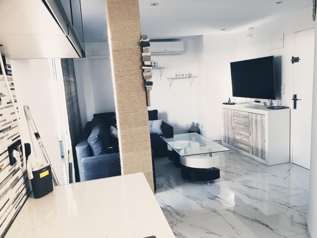 Beachside Apartment In Torrevieja Exteriör bild