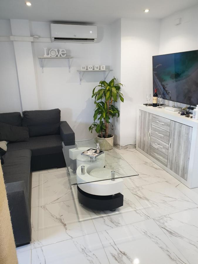 Beachside Apartment In Torrevieja Exteriör bild