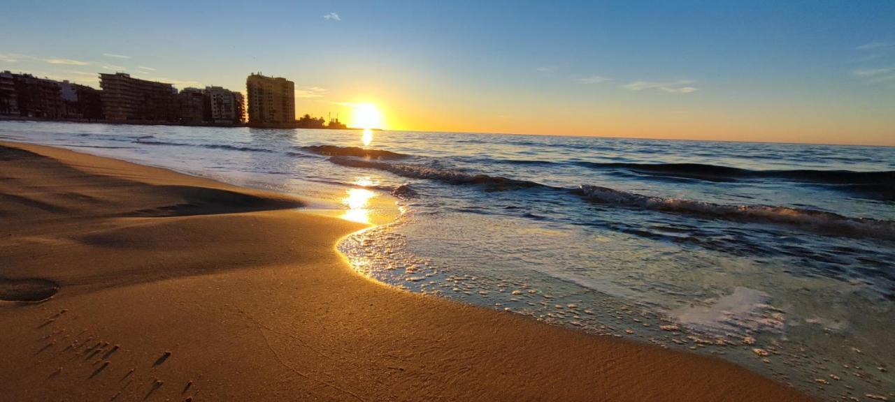 Beachside Apartment In Torrevieja Exteriör bild